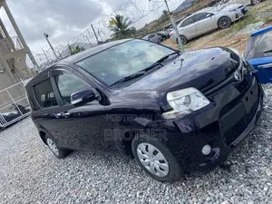 Toyota Sienta 1.5 AWD (6-seater) 2015 Burgundy