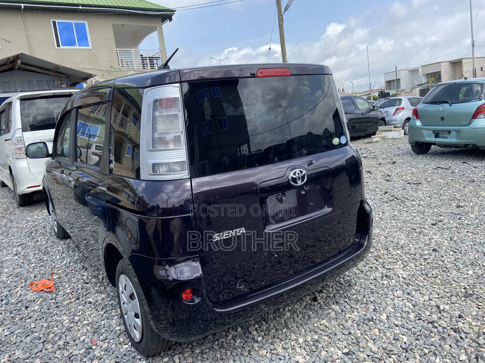 Toyota Sienta 1.5 AWD (6-seater) 2015 Burgundy