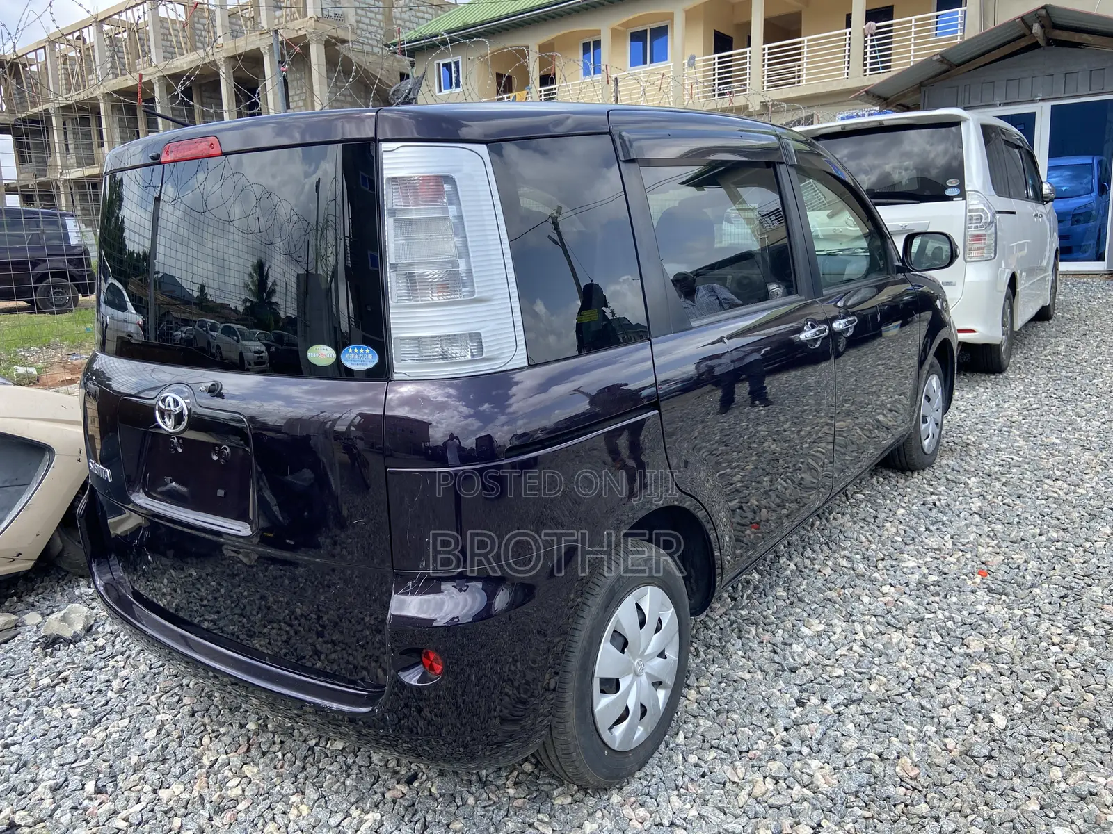 Toyota Sienta 1.5 AWD (6-seater) 2015 Burgundy
