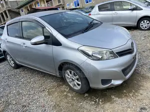 Toyota Vitz 2012 Silver