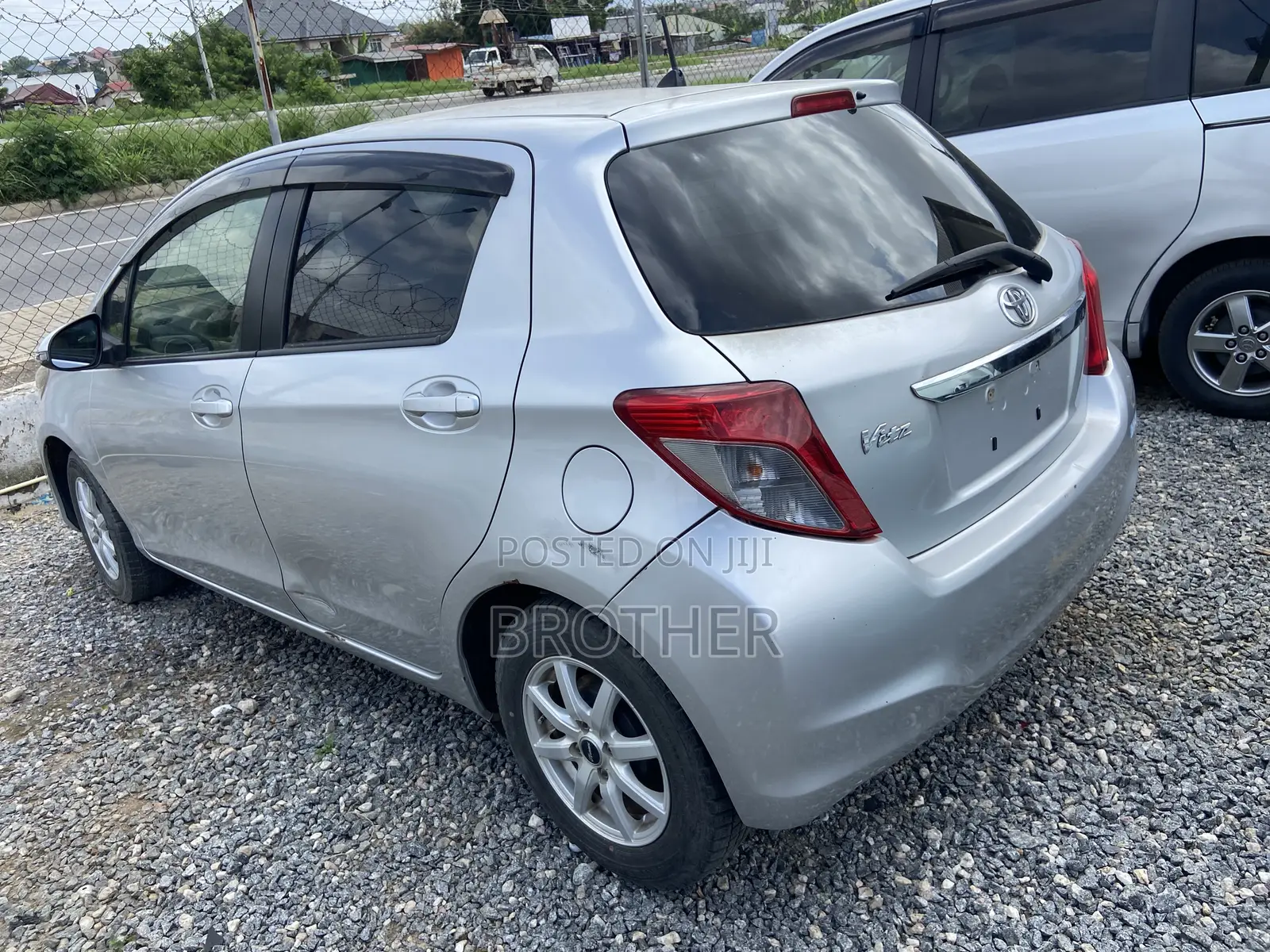 Toyota Vitz 2012 Silver