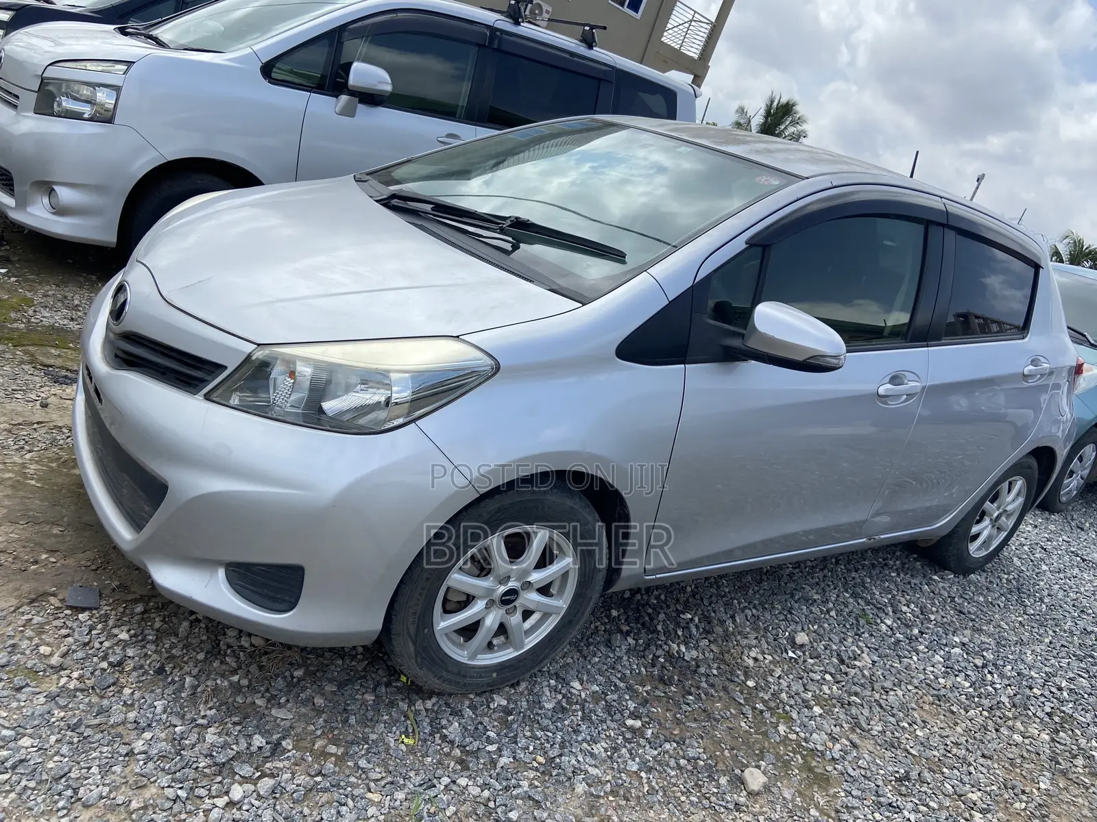 Toyota Vitz 2012 Silver