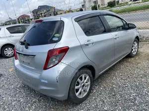 Toyota Vitz 2012 Silver