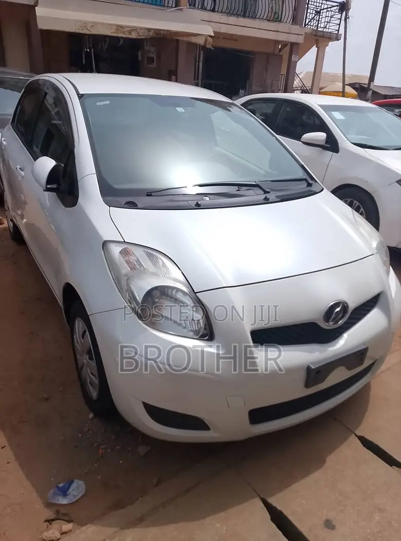 Toyota Vitz 2010 White