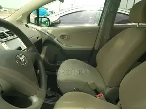 Toyota Vitz 2010 White