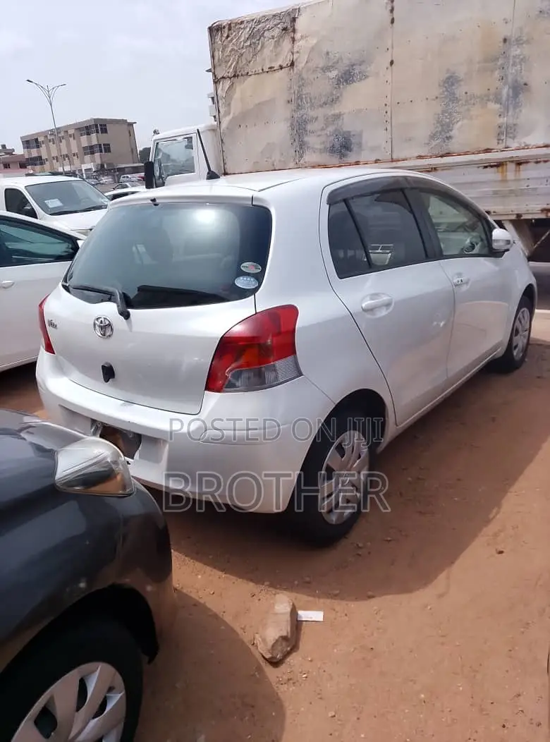 Toyota Vitz 2010 White