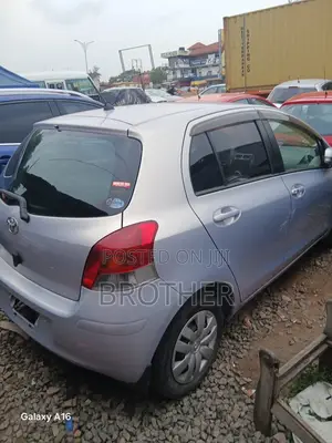 Toyota Vitz 2010 White