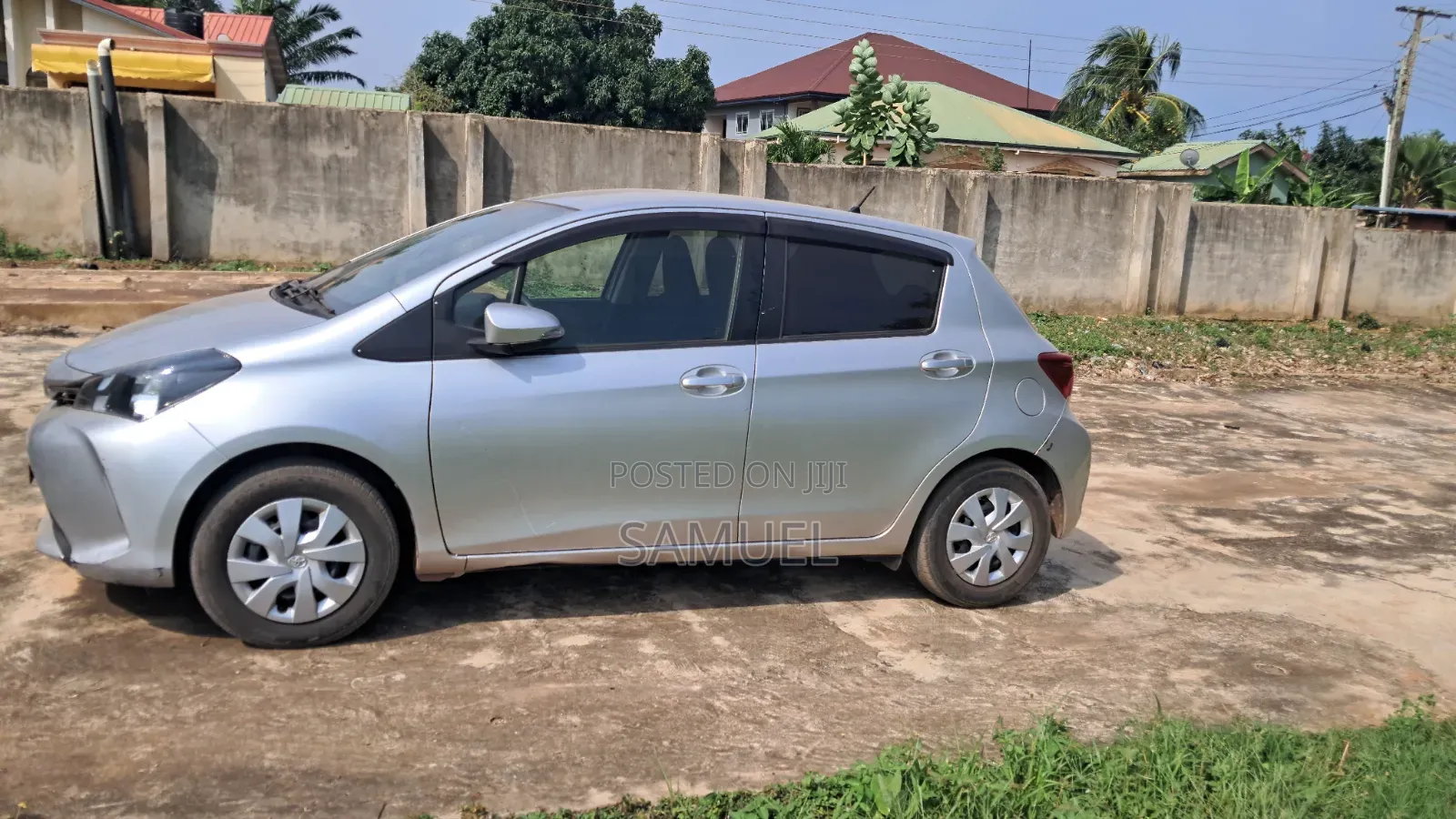 Toyota Vitz 2016 Silver