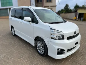 Toyota Voxy 2011 White