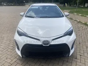 Toyota Corolla SE (1.8L 4cyl 2A) 2019 White