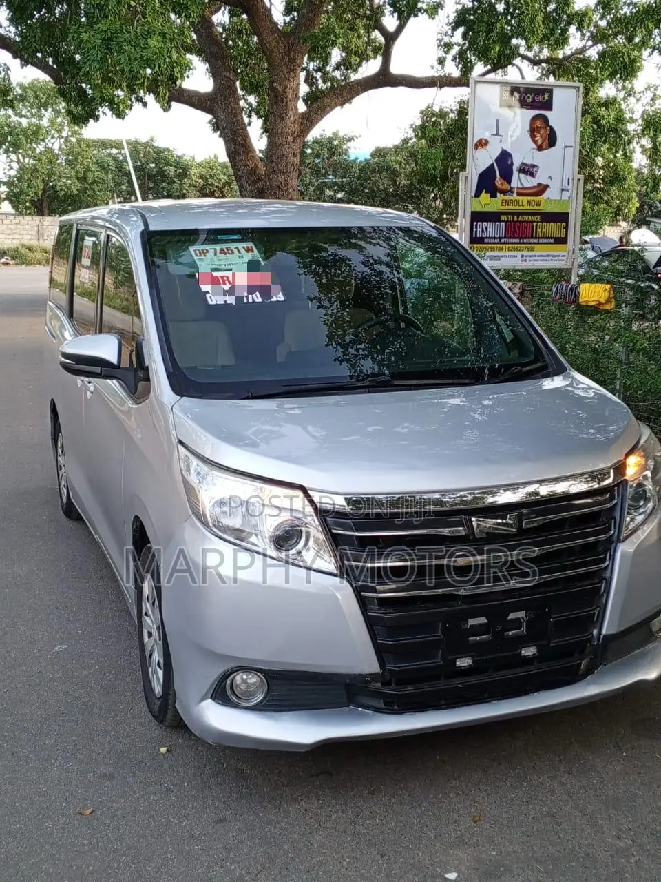 Toyota Noah 2016 Silver