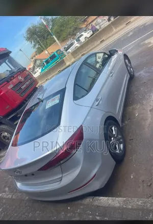 Hyundai Elantra SE Sedan FWD (2.0L 4cyl 6M) 2017 Gray