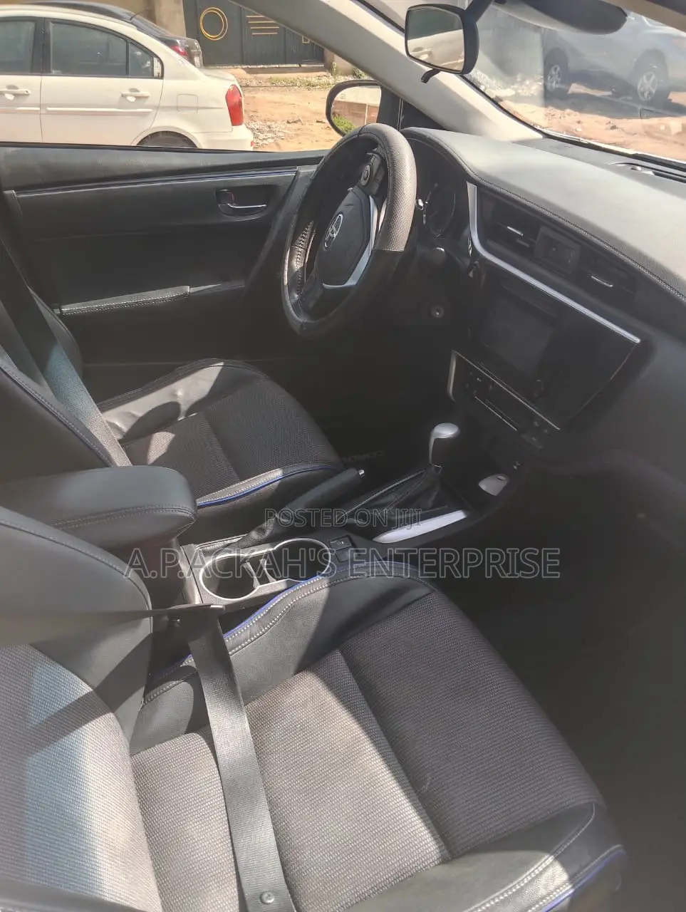 Toyota Corolla SE (1.8L 4cyl 2A) 2019 White