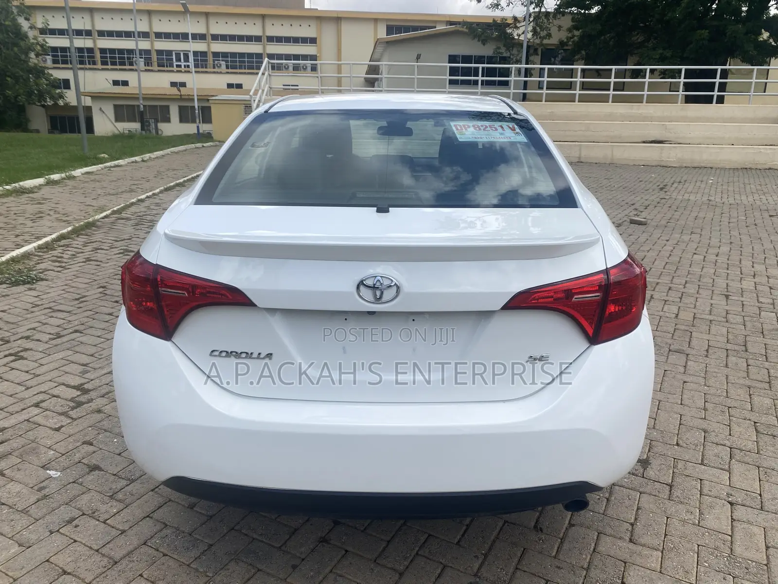 Toyota Corolla SE (1.8L 4cyl 2A) 2019 White