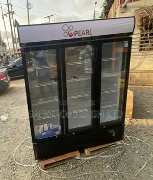 Correct New Pearl PVC-150 3-Door Glass Display Beverage Cooler