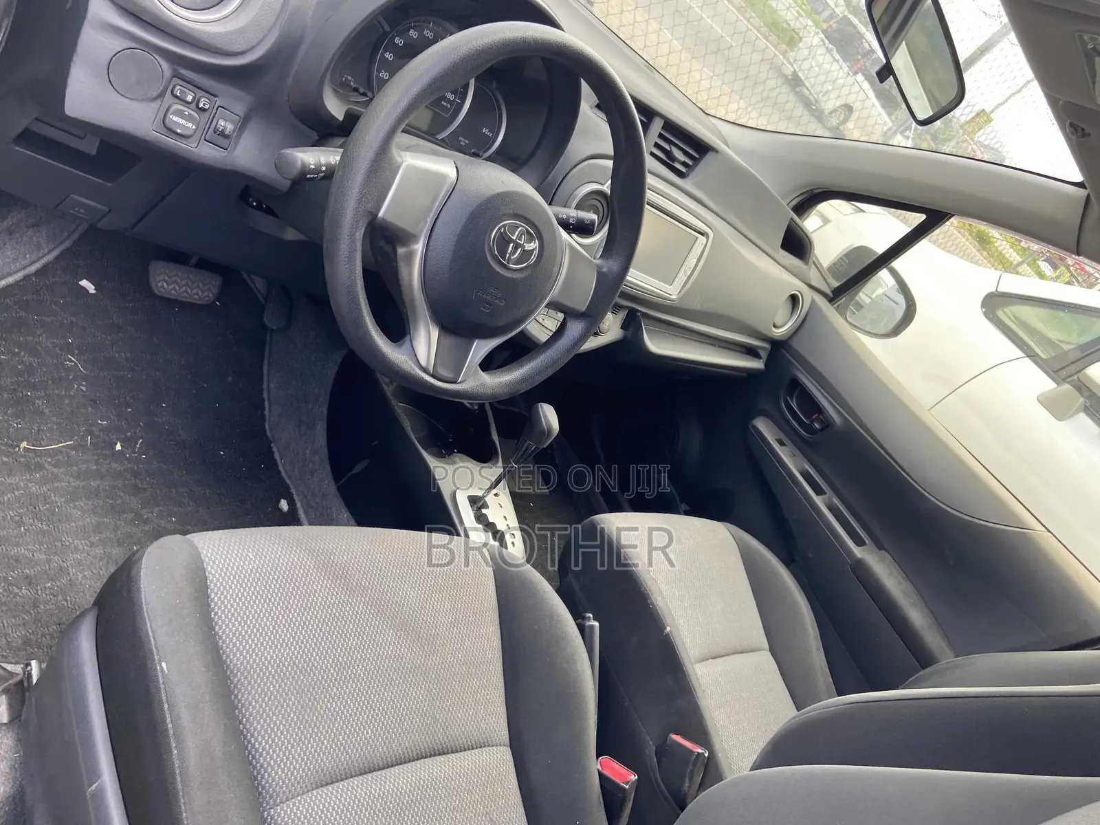 Toyota Vitz 2012 Silver