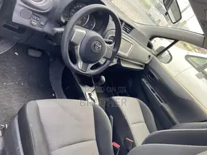 Toyota Vitz 2012 Silver