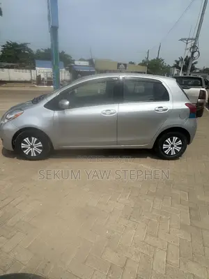 Toyota Vitz 2010 Silver