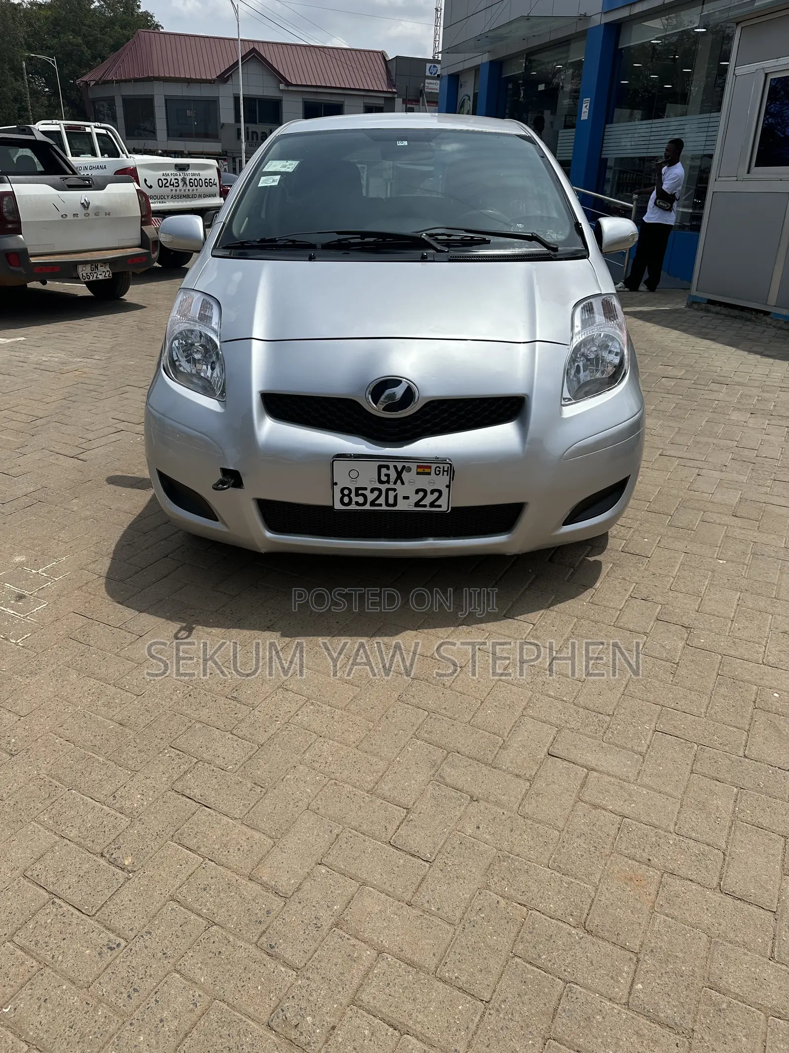 Toyota Vitz 2010 Silver