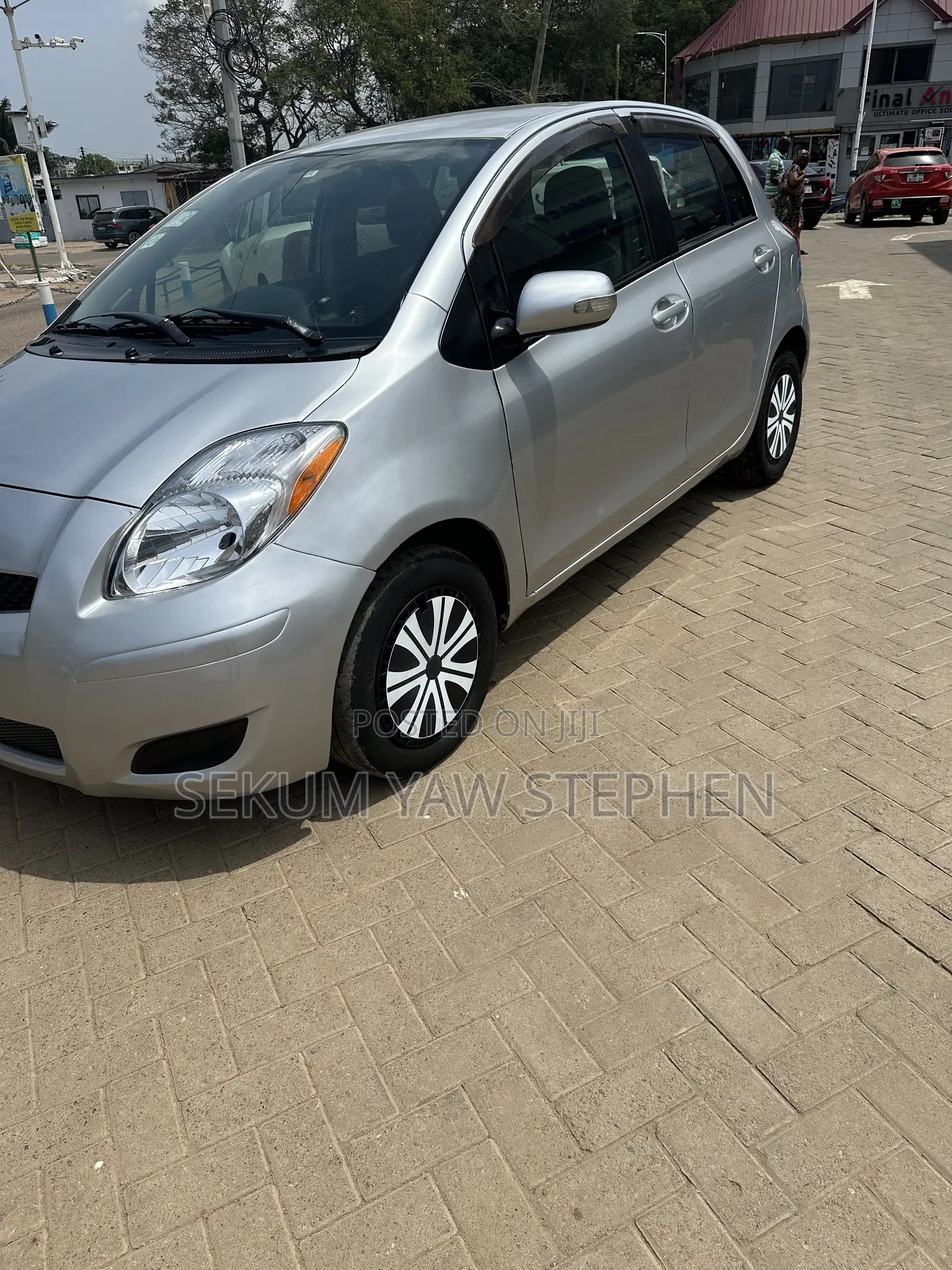 Toyota Vitz 2010 Silver