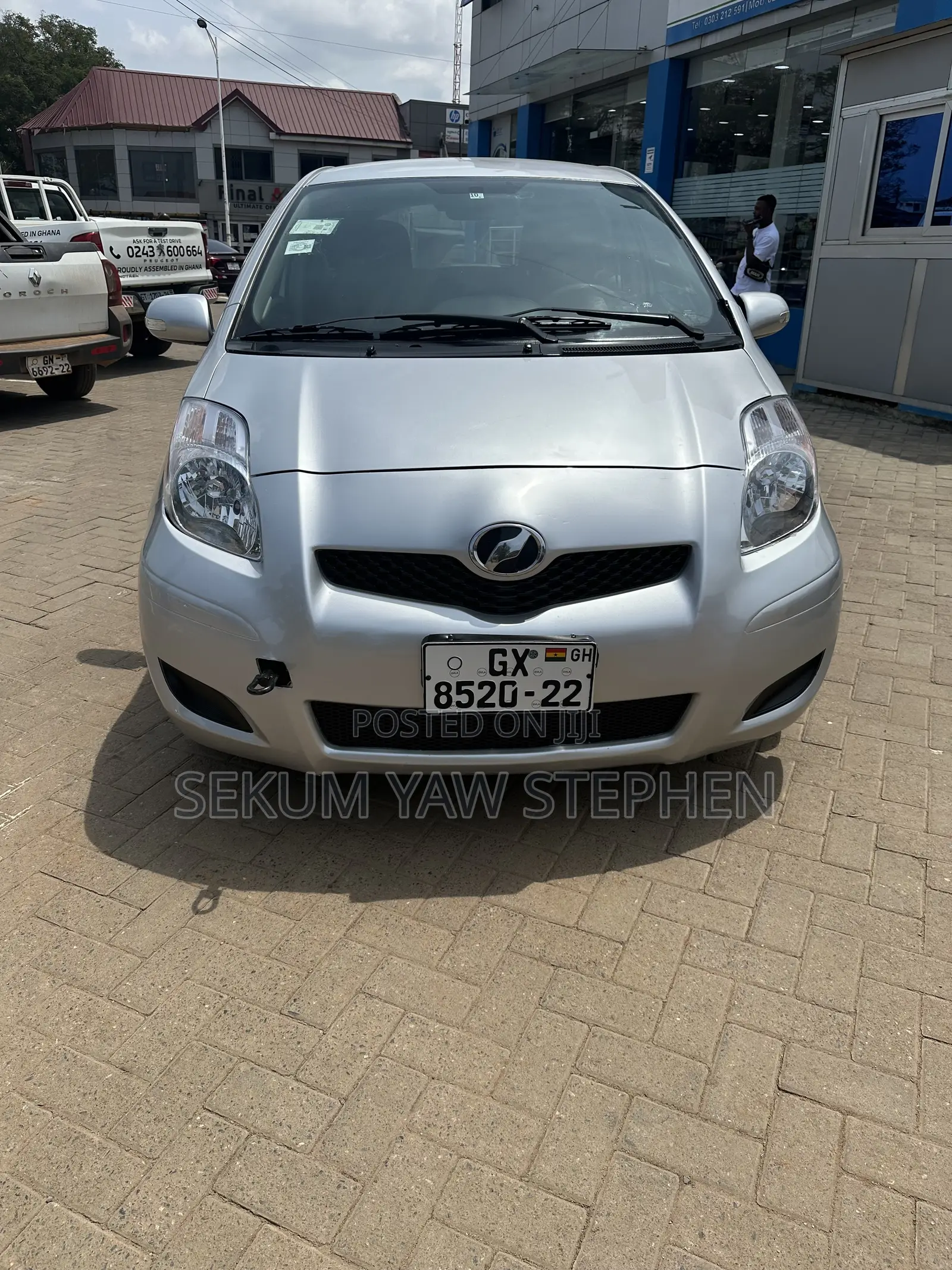 Toyota Vitz 2010 Silver