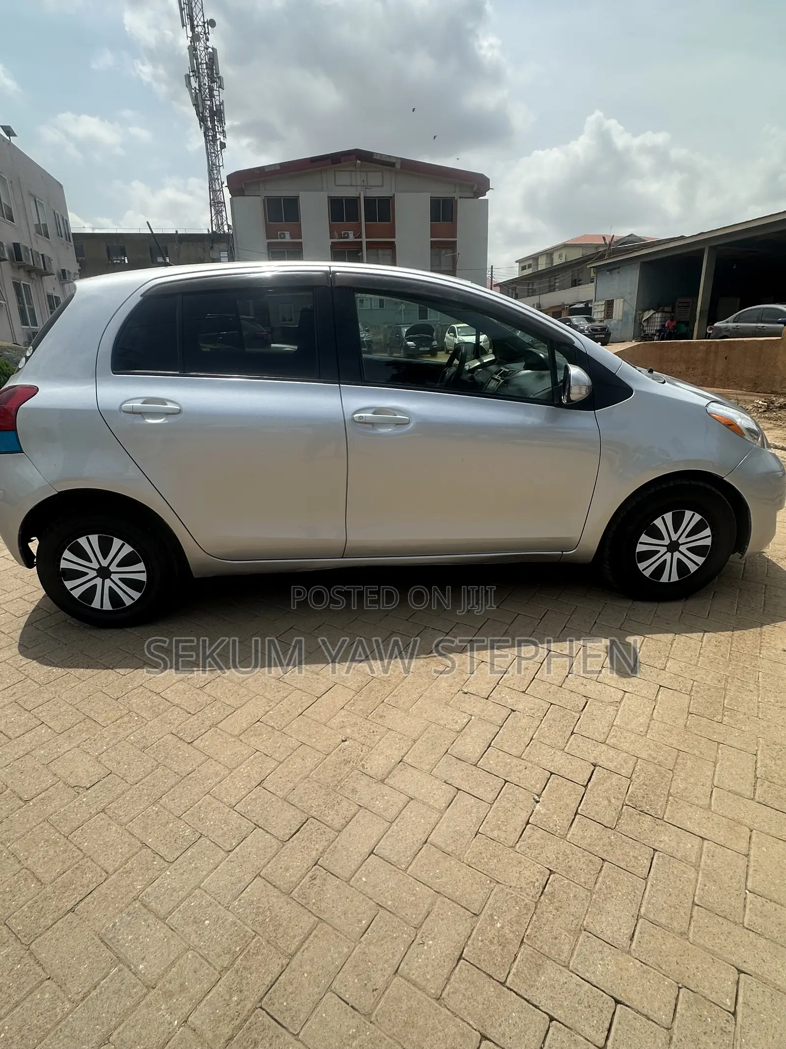 Toyota Vitz 2010 Silver