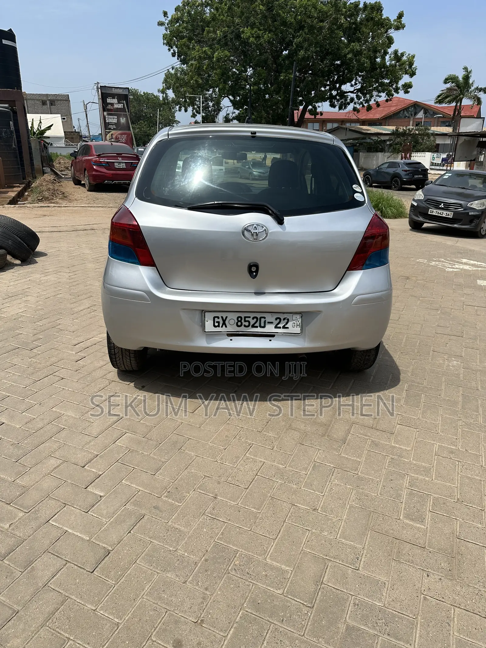 Toyota Vitz 2010 Silver