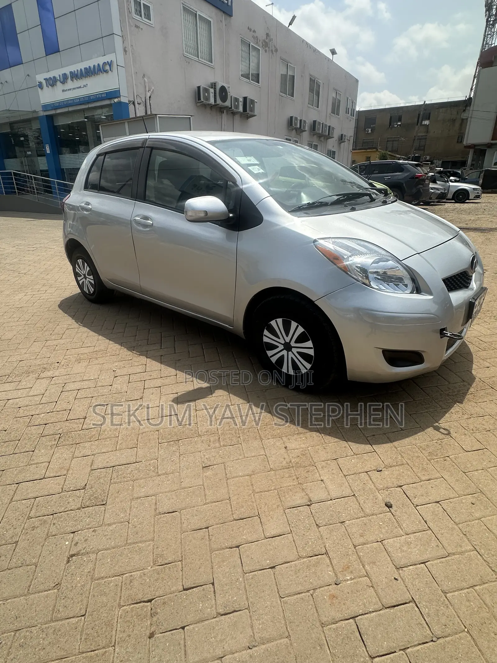 Toyota Vitz 2010 Silver