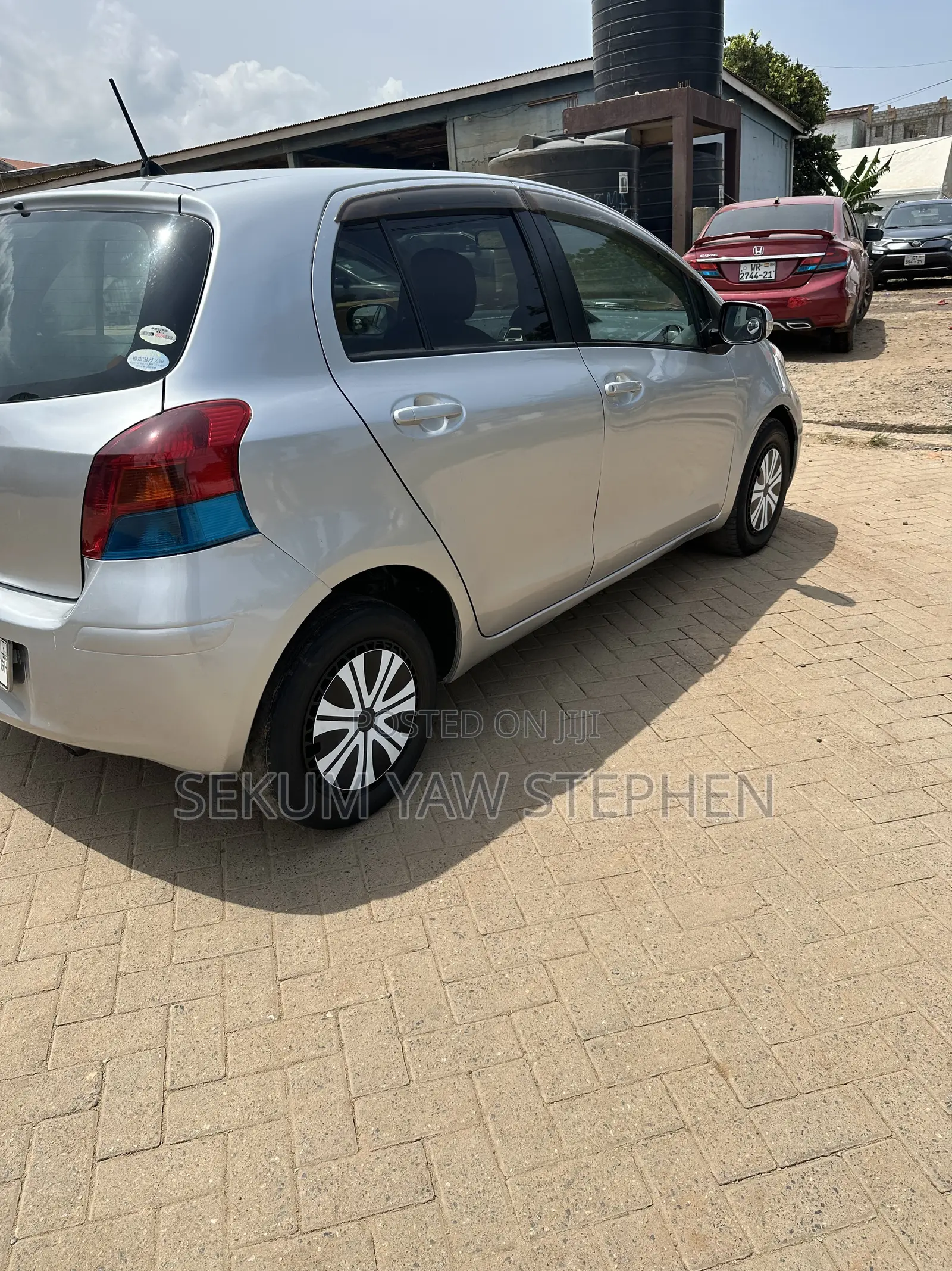 Toyota Vitz 2010 Silver