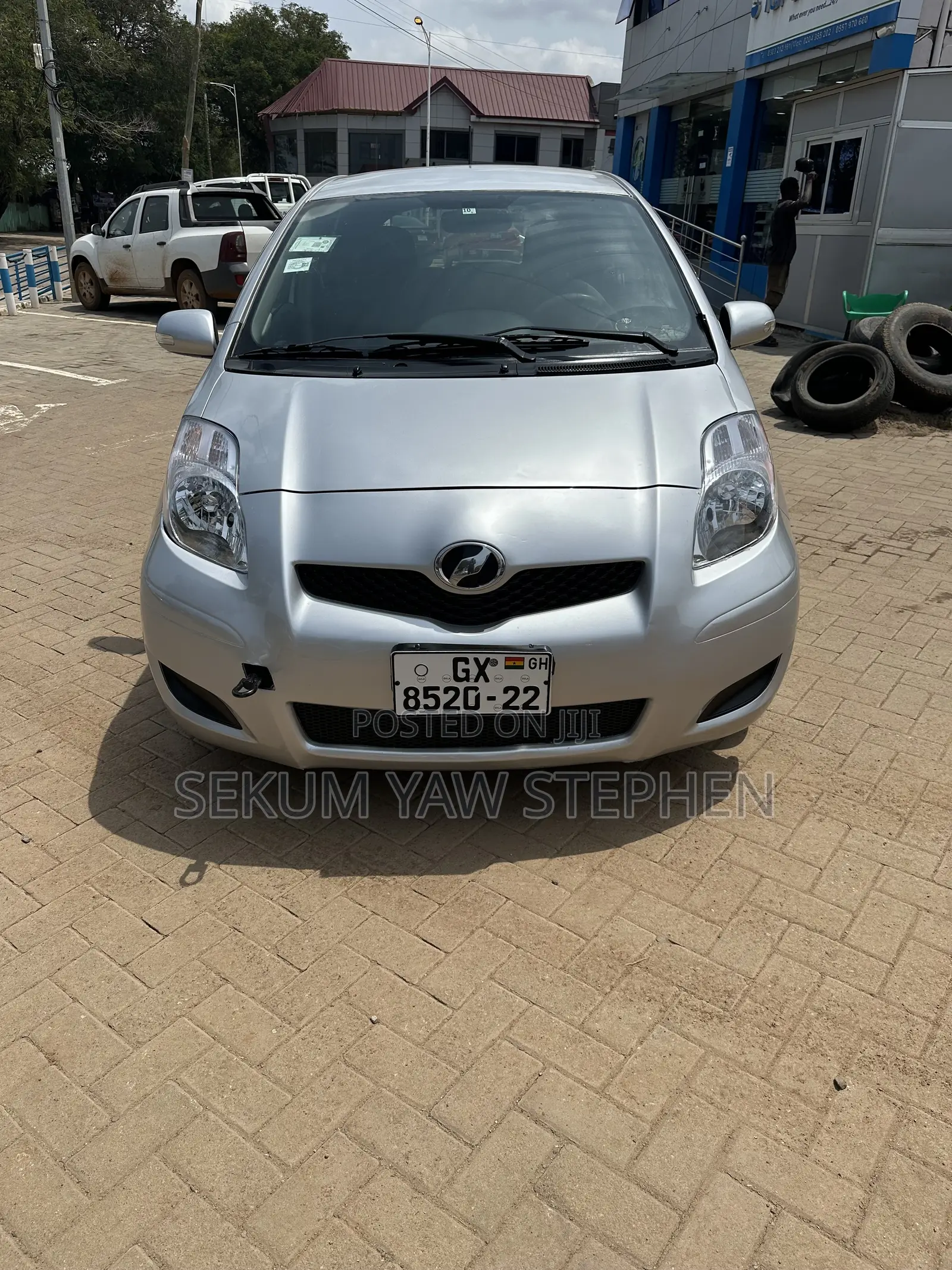 Toyota Vitz 2010 Silver