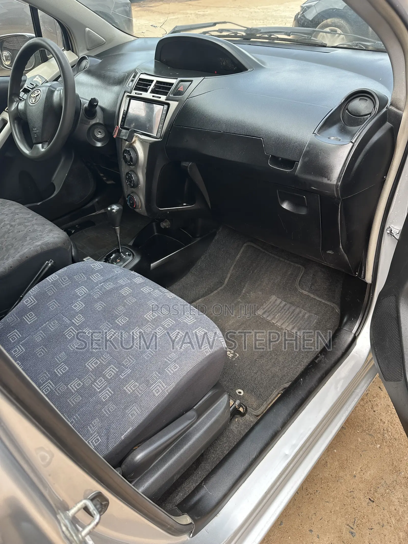 Toyota Vitz 2010 Silver