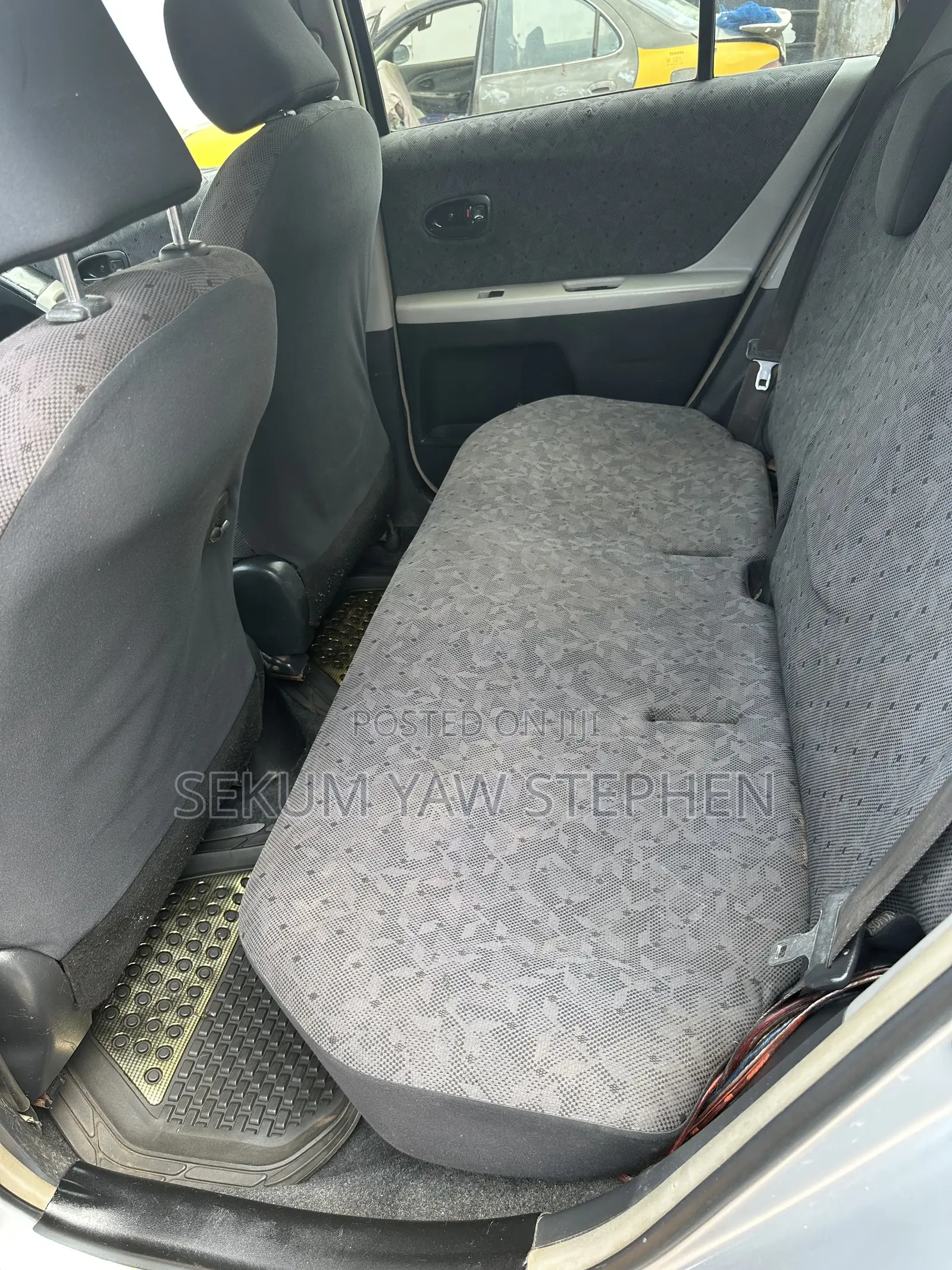 Toyota Vitz 2010 Silver