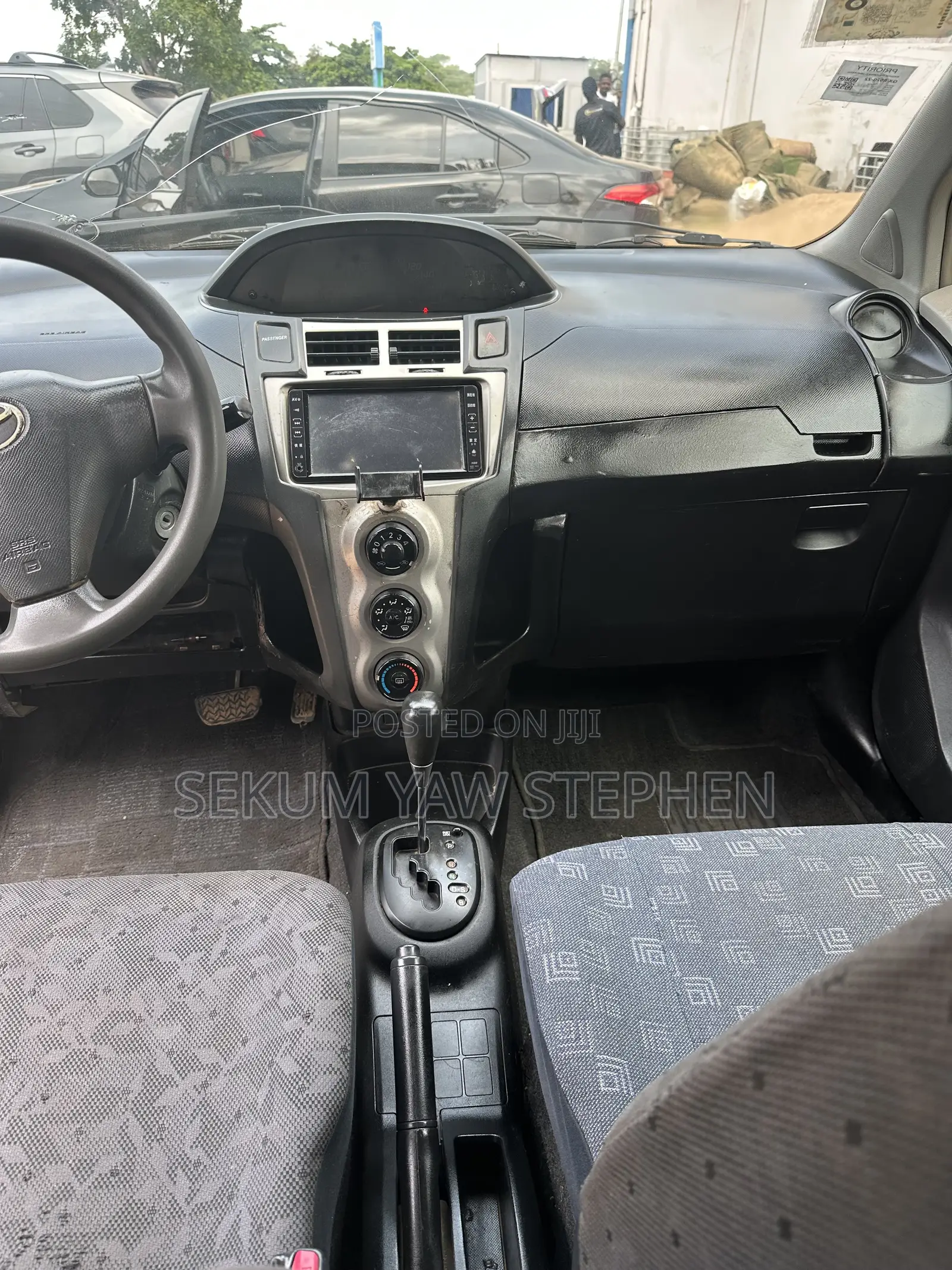 Toyota Vitz 2010 Silver