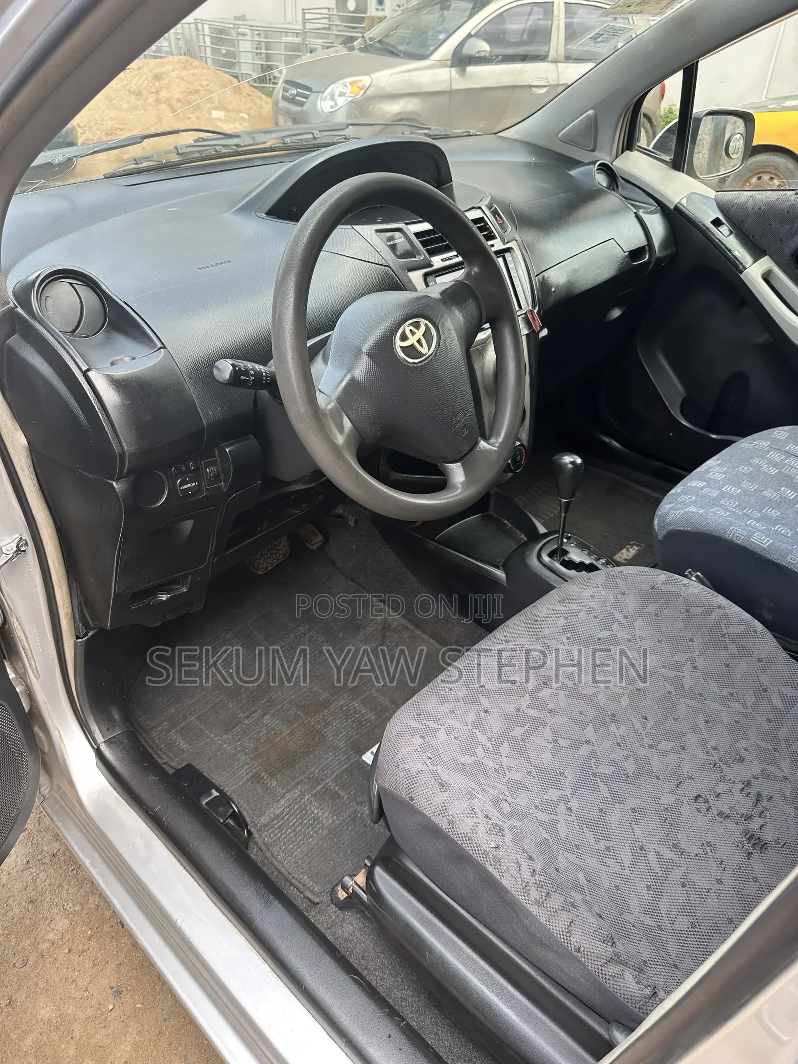 Toyota Vitz 2010 Silver