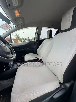 Toyota Vitz 2013 Silver