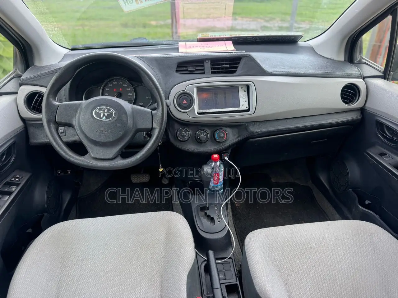 Toyota Vitz 2013 Silver