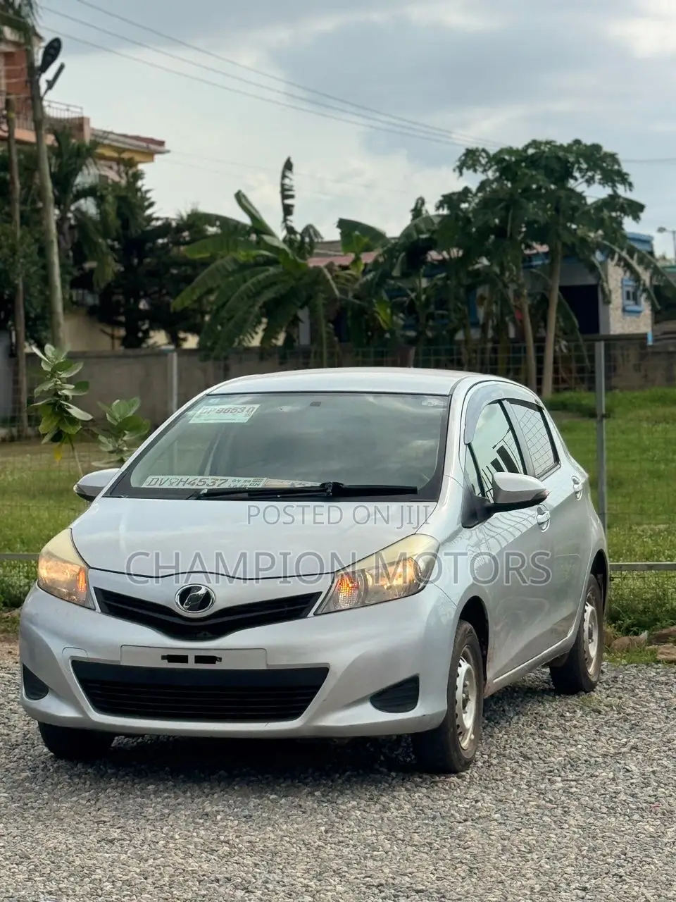 Toyota Vitz 2013 Silver