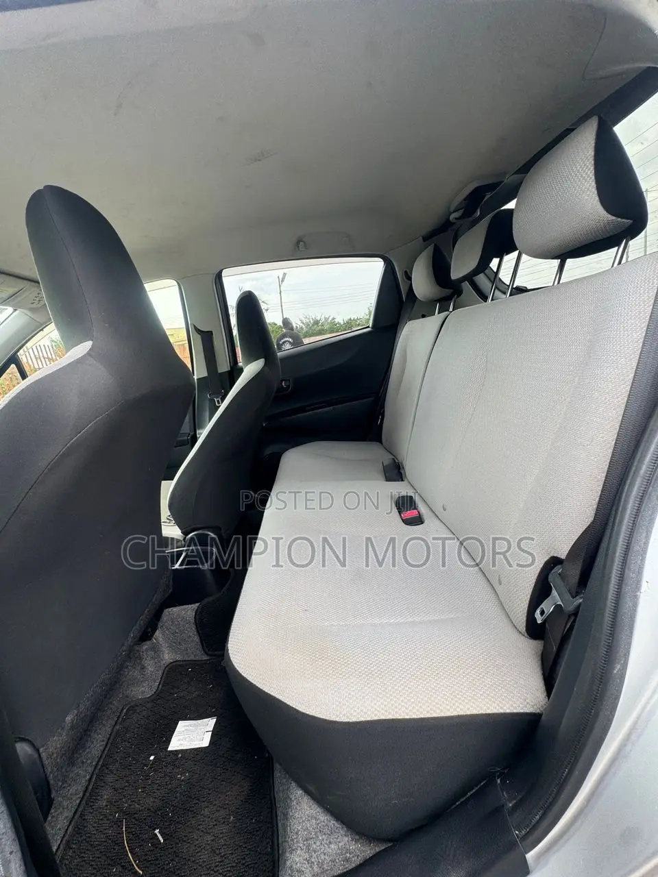 Toyota Vitz 2013 Silver