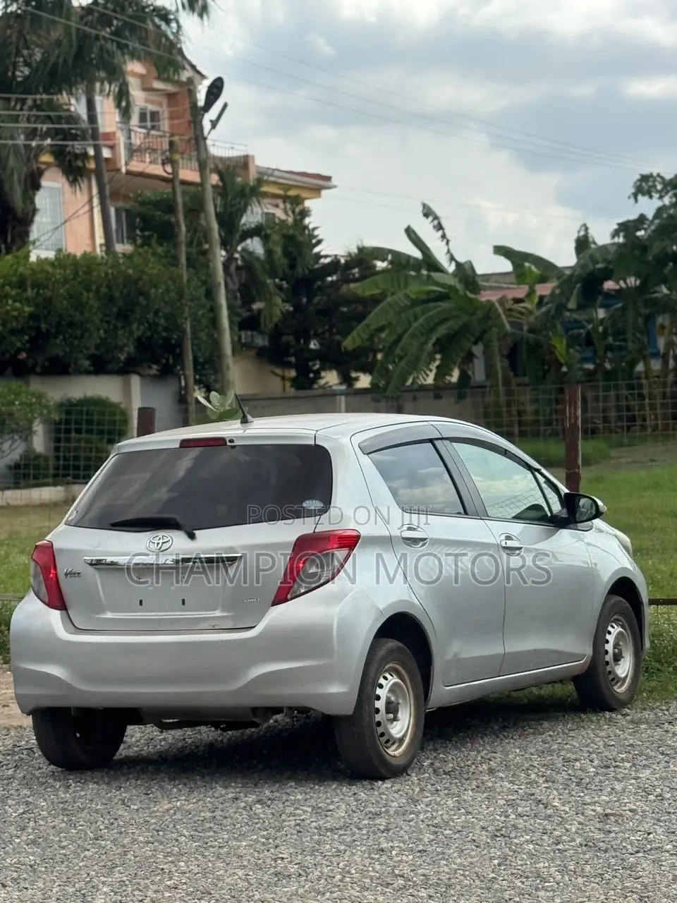 Toyota Vitz 2013 Silver