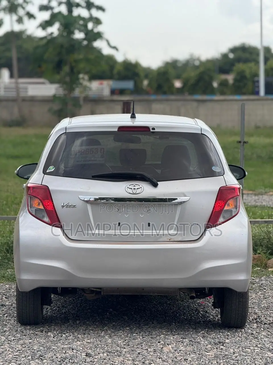 Toyota Vitz 2013 Silver