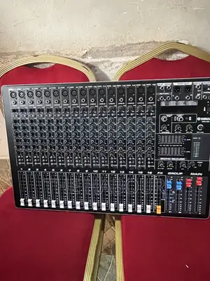 Yamaha SMX-16 (16 Channel Mixer)