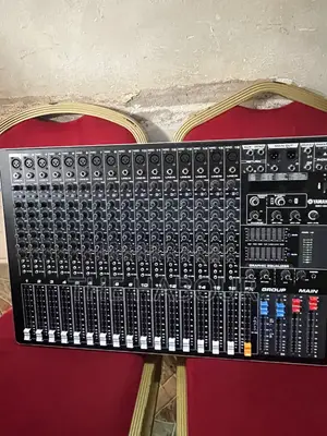 Yamaha SMX-16 (16 Channel Mixer)