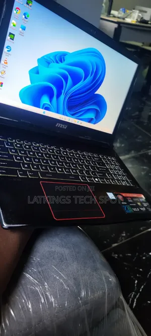 Laptop MSI 16GB Intel Core i7 SSD 512GB