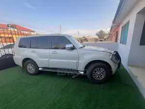 Mitsubishi Pajero 2011 White