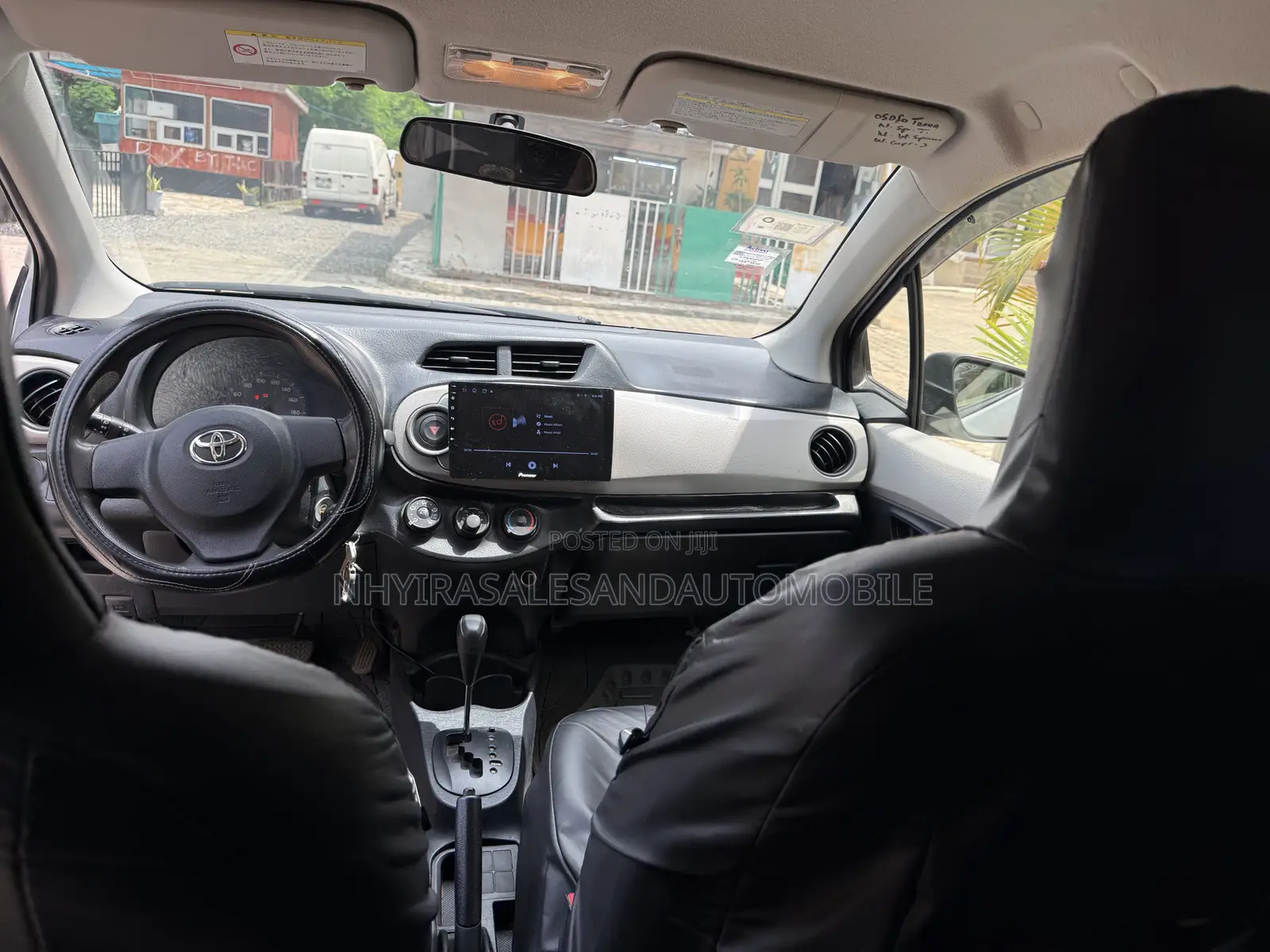 Toyota Vitz 1.3 FWD 5dr 2013 Silver