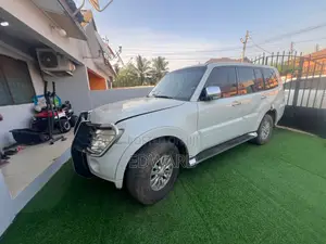 Mitsubishi Pajero 2011 White