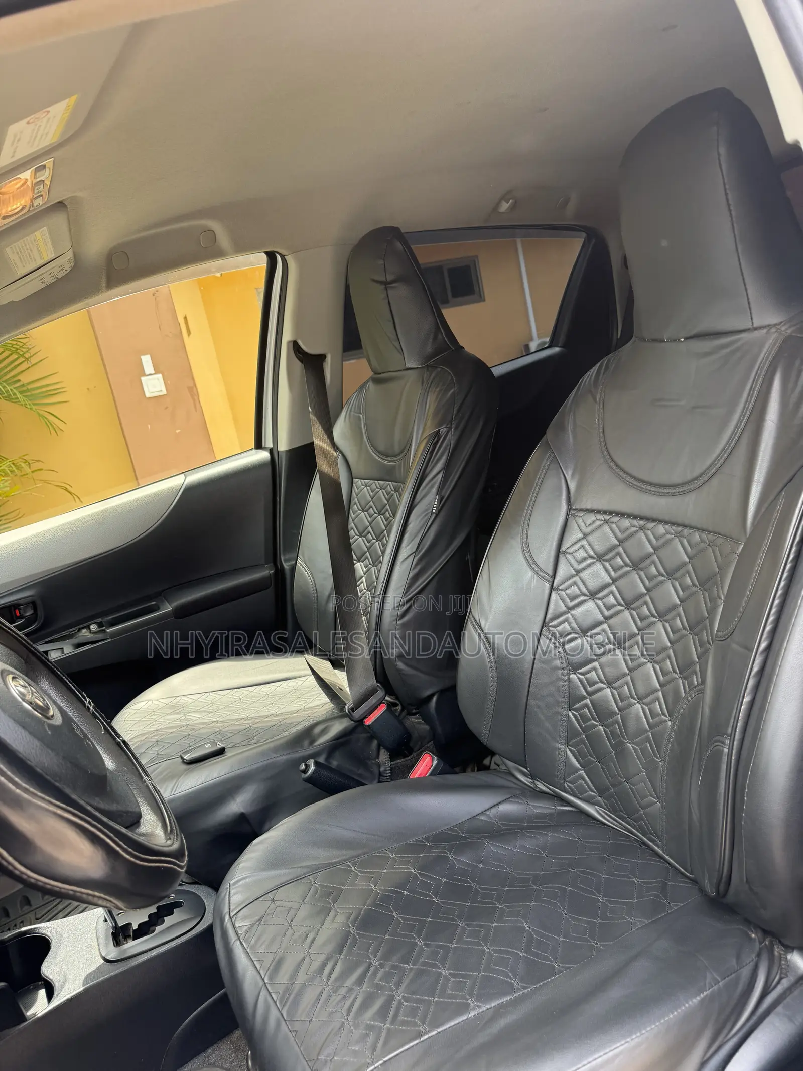 Toyota Vitz 1.3 FWD 5dr 2013 Silver