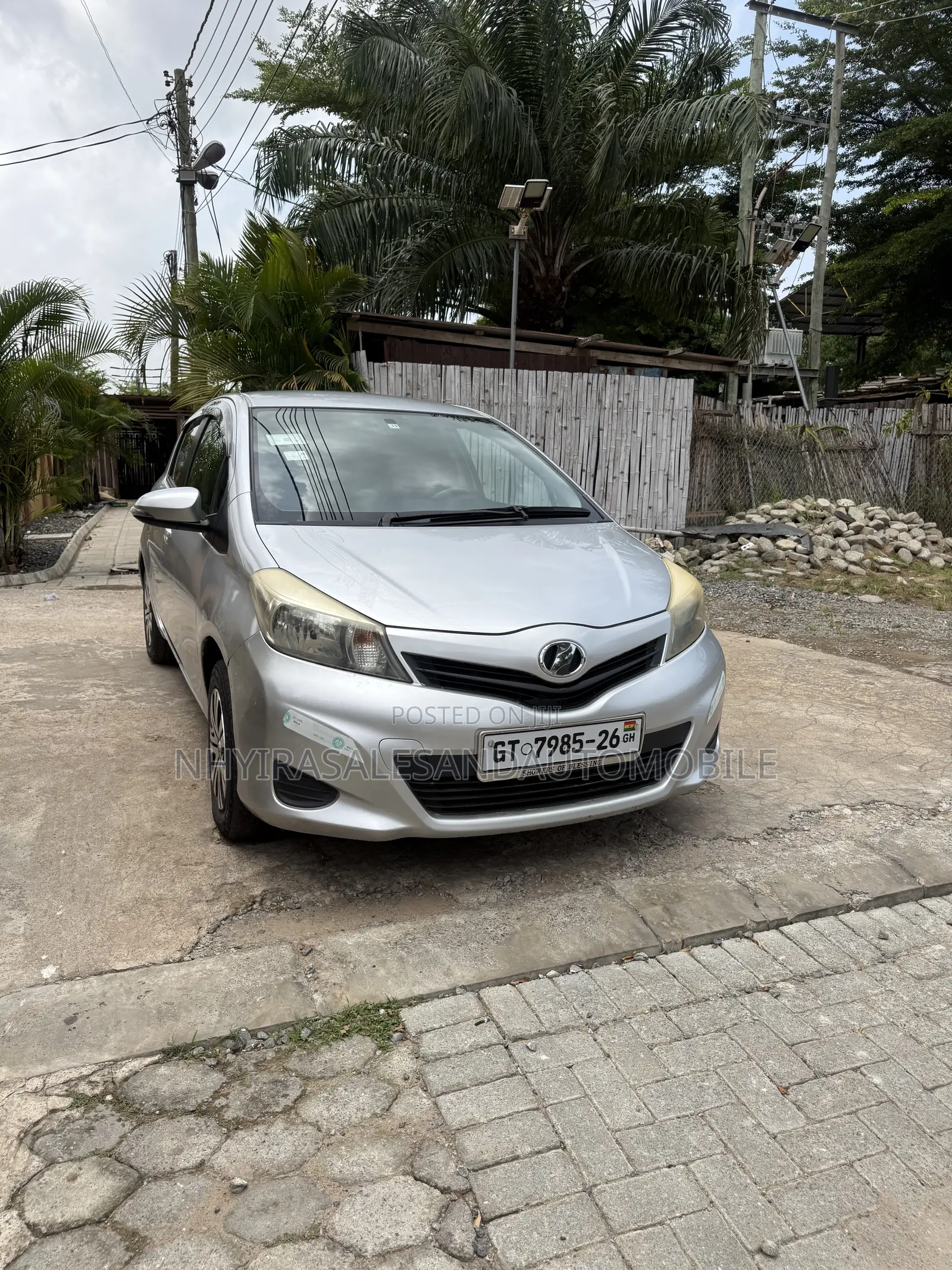 Toyota Vitz 1.3 FWD 5dr 2013 Silver