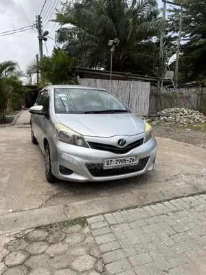 Toyota Vitz 1.3 FWD 5dr 2013 Silver