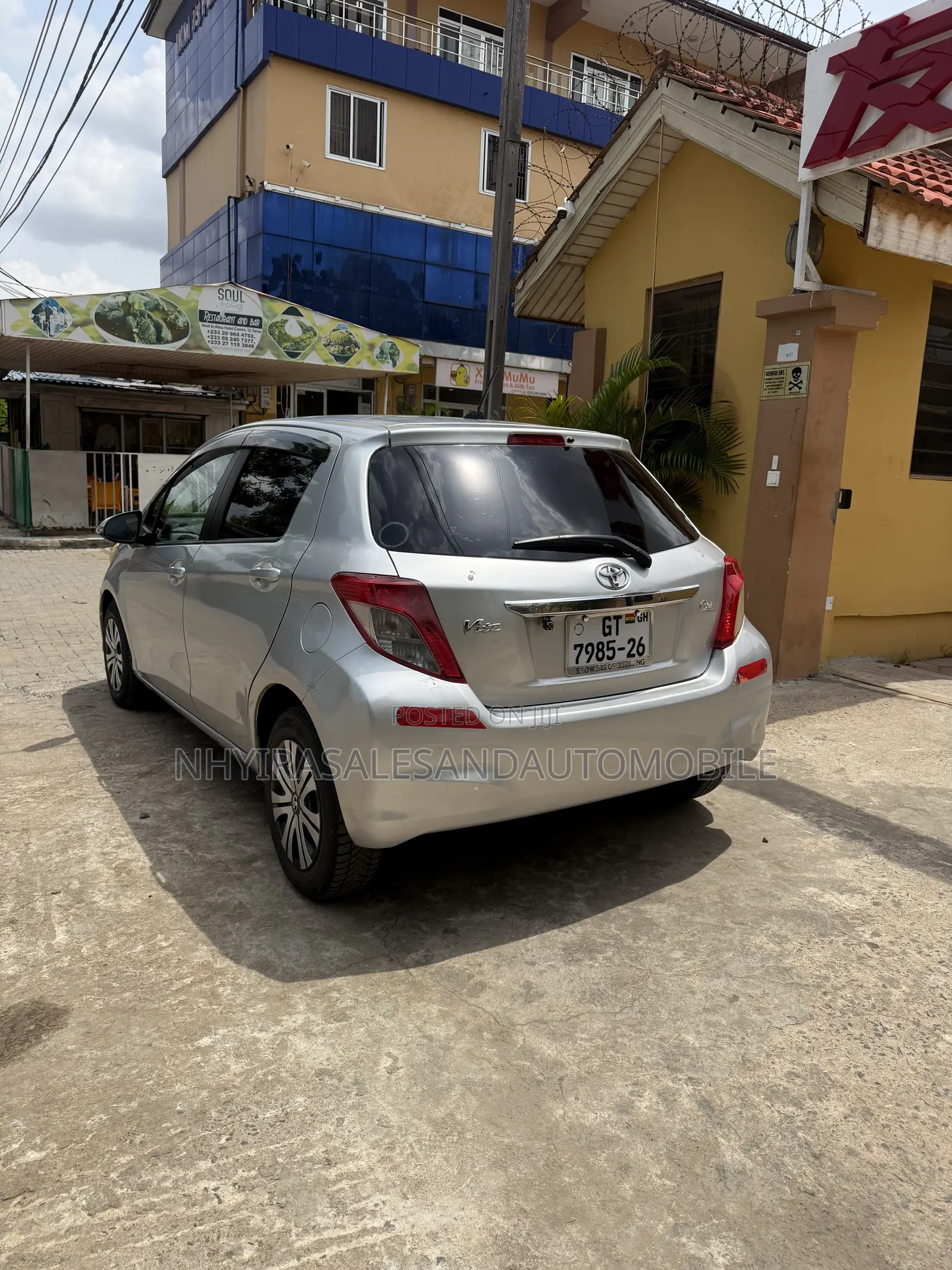 Toyota Vitz 1.3 FWD 5dr 2013 Silver